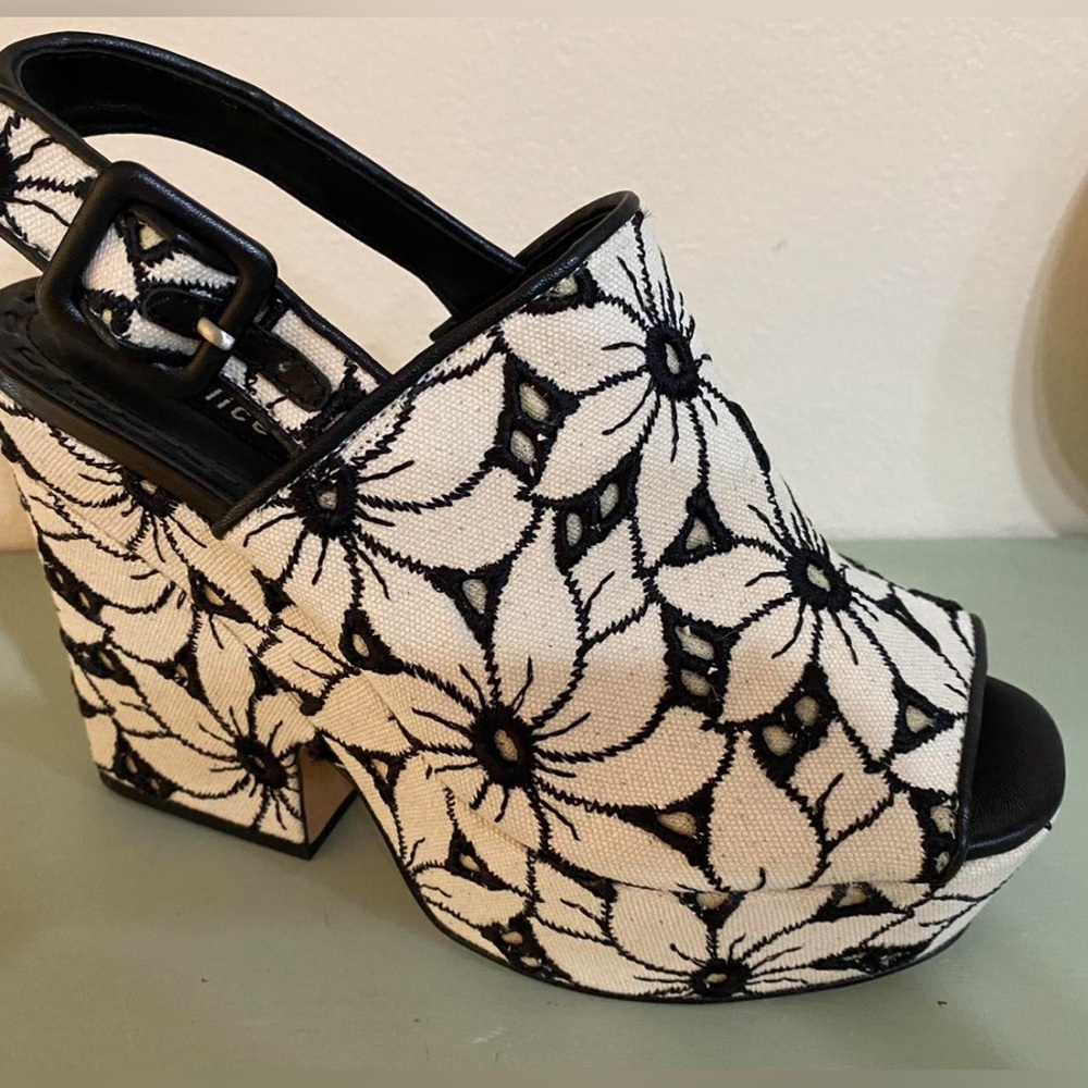 Alice + Olivia white and black sling back wedges